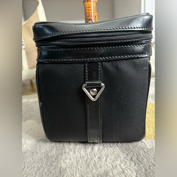 Vintage Gucci travel/makeup case with COA - Picture 2 of 11